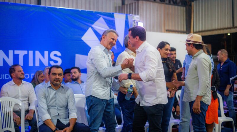 Deputado Alexandre Guimarães e governador Wanderlei Barbosa realizam a entrega de mil títulos registrados de imóveis para os moradores da região sul da cidade